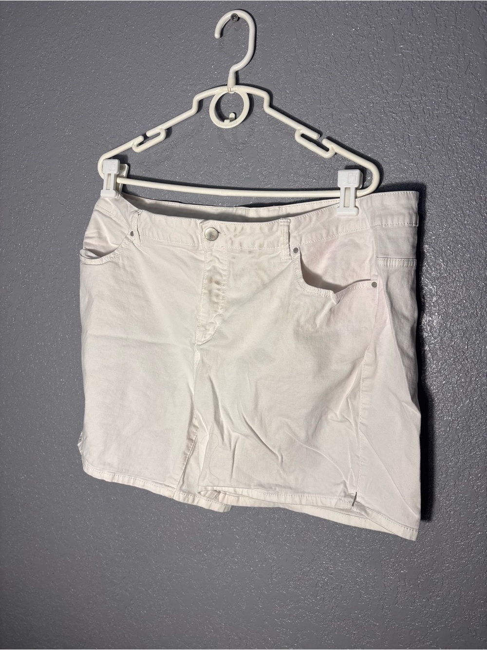 Women’s White Casual Denim Shorts
